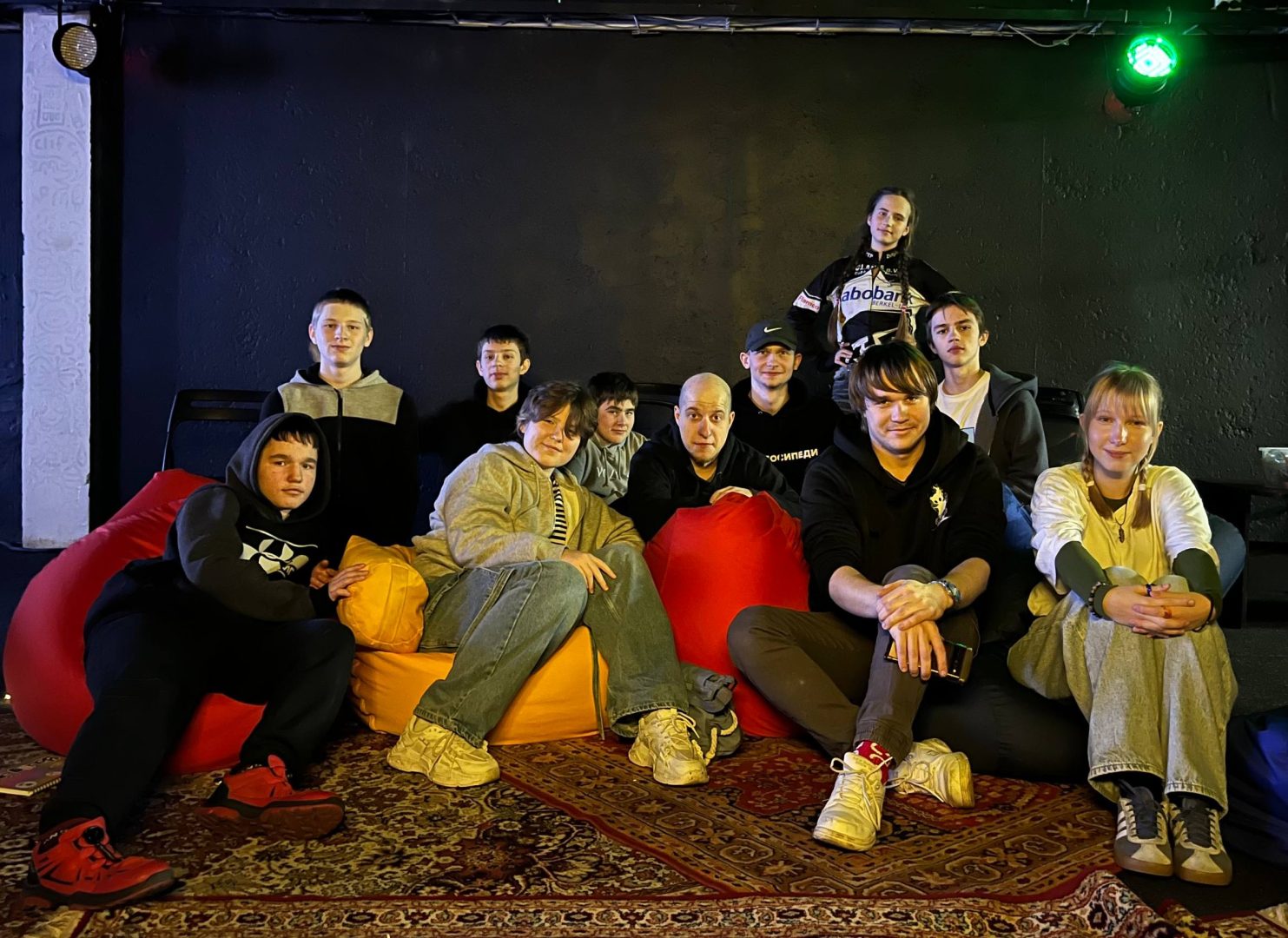 Група для підлітків